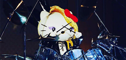 Yoshiki còn trở thành cảm hứng để Sanrio sáng tạo nhân vật Yoshikitty
